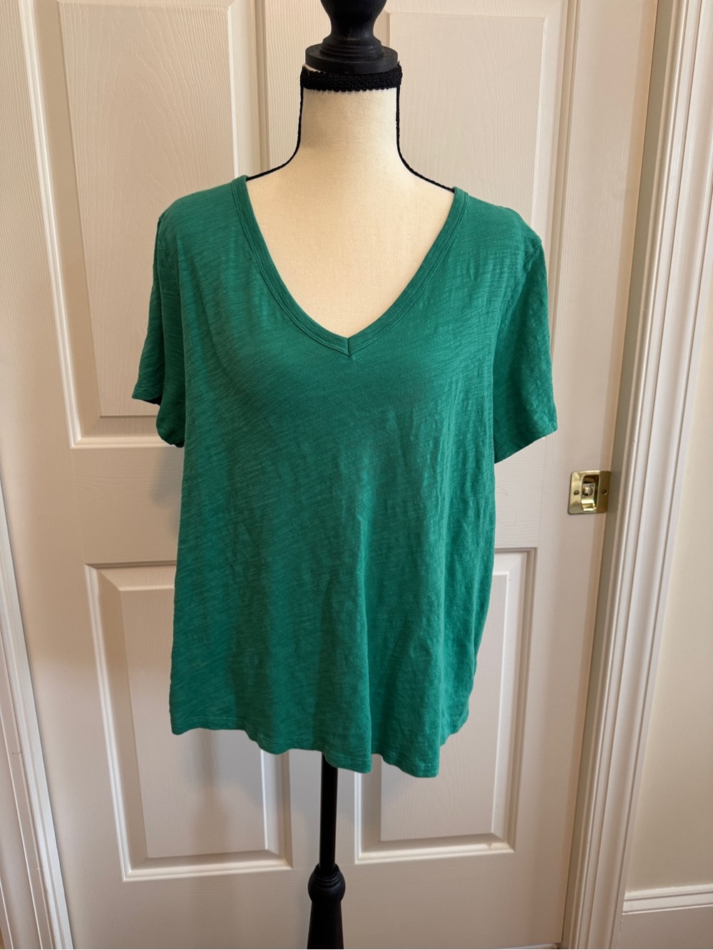 Old Navy EveryWear Green V-Neck Slub Tee Size Large 100% Cotton